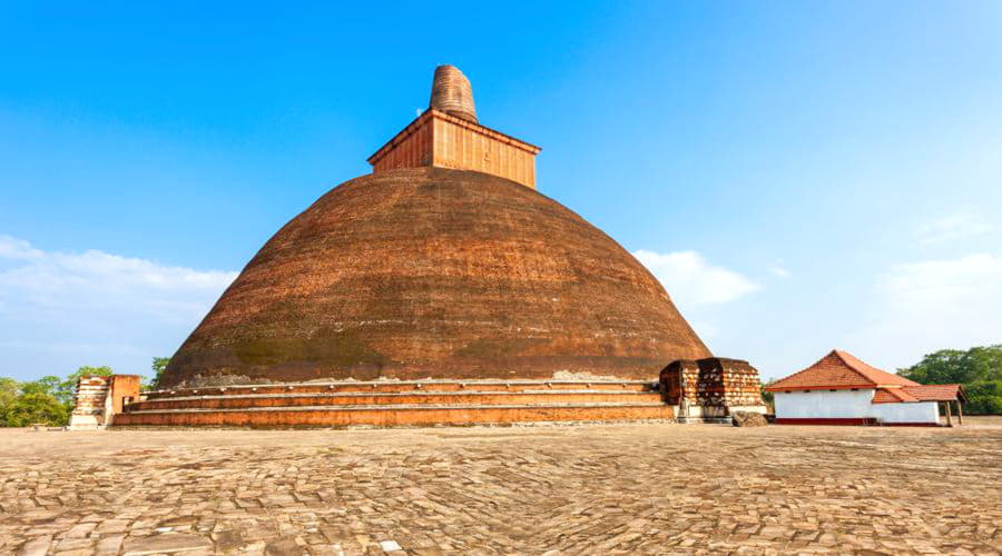 Anuradhapura (Sri Lanka) - The Best Car Rental Offers