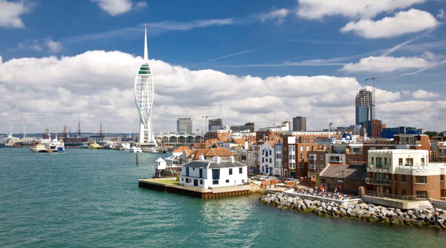 Billig bilutleie i Portsmouth