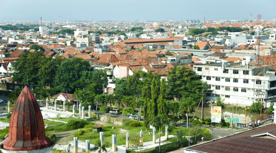Surabaya (Indonesien) Biluthyrning