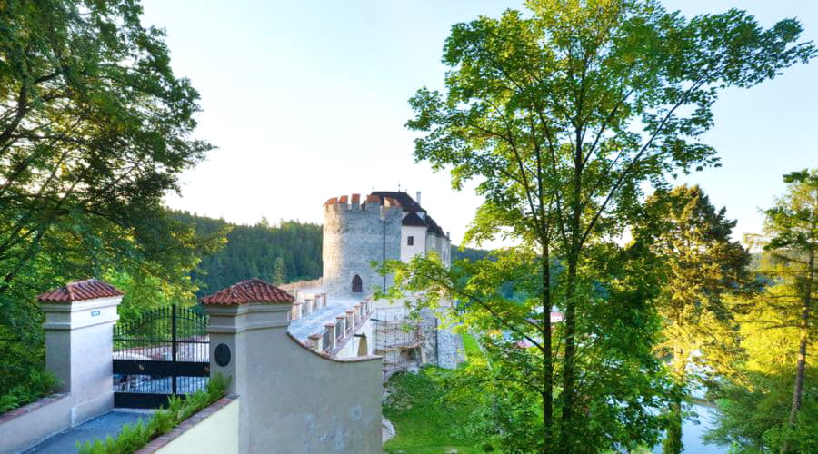 Edullinen autonvuokraus Český Šternberk (Tšekin tasavalta)